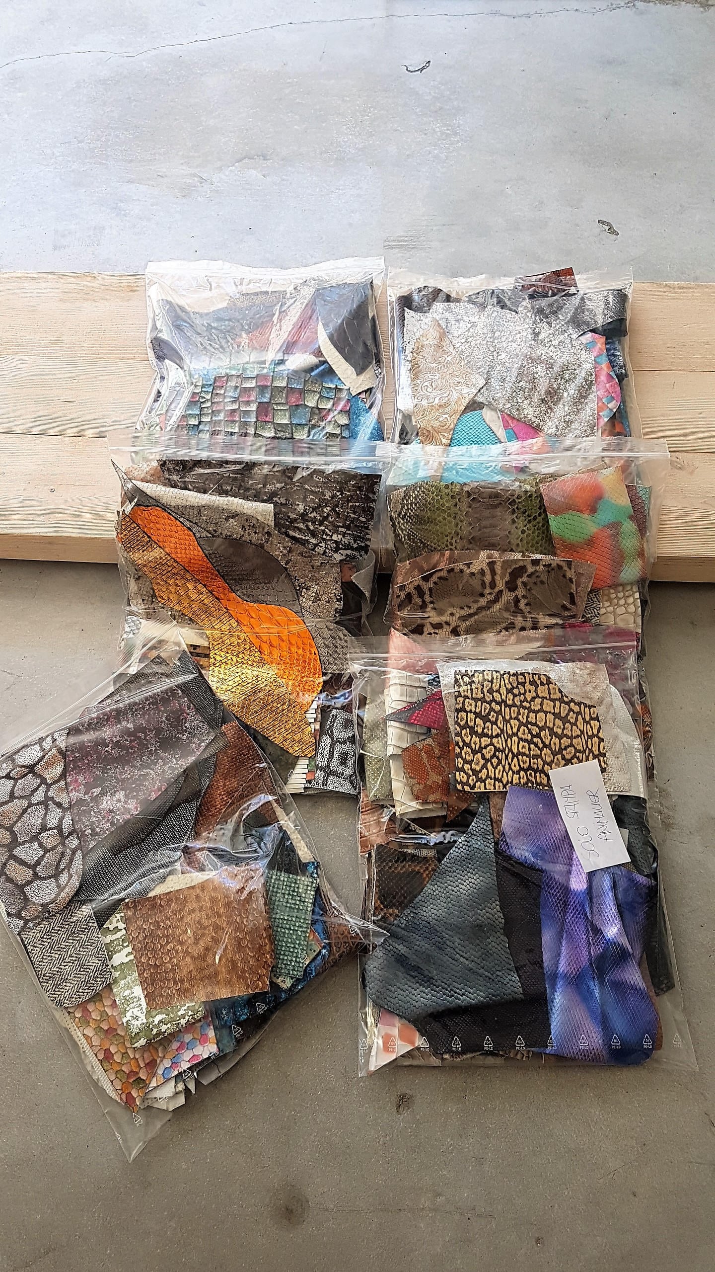 Leather luxury MIX scraps bag in total for 0,7 lbs, 1 lbs and 2 lbs RT03 La Garzarara