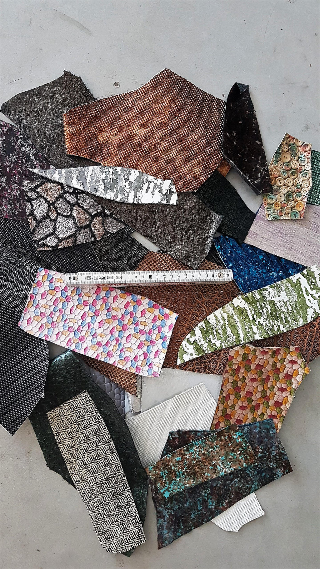 Leather luxury MIX scraps bag in total for 0,7 lbs, 1 lbs and 2 lbs RT03 La Garzarara