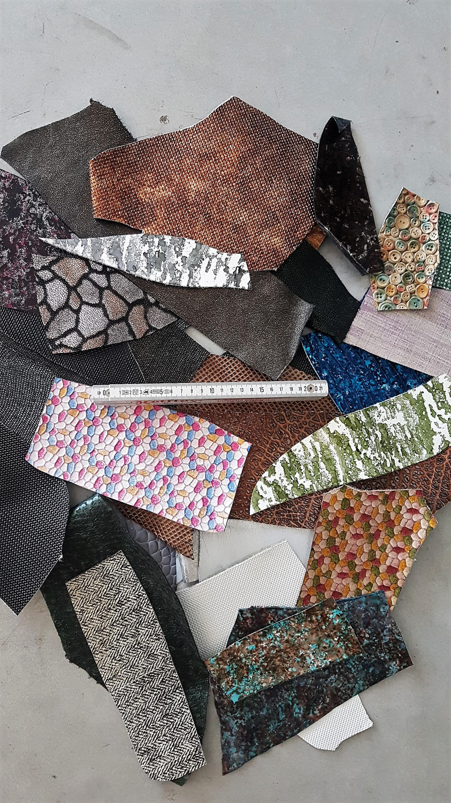 Leather luxury MIX scraps bag in total for 0,7 lbs, 1 lbs and 2 lbs RT03 La Garzarara