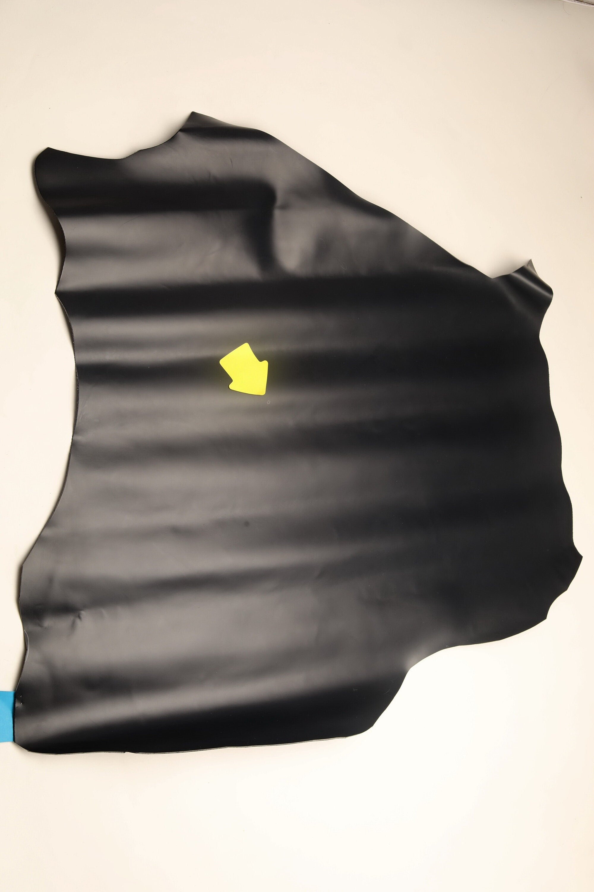 Night blue BRUSH OFF leather hide, semi glossy smooth calfskin, solid color stiff cowhide for crafting B18695-TU La Garzarara