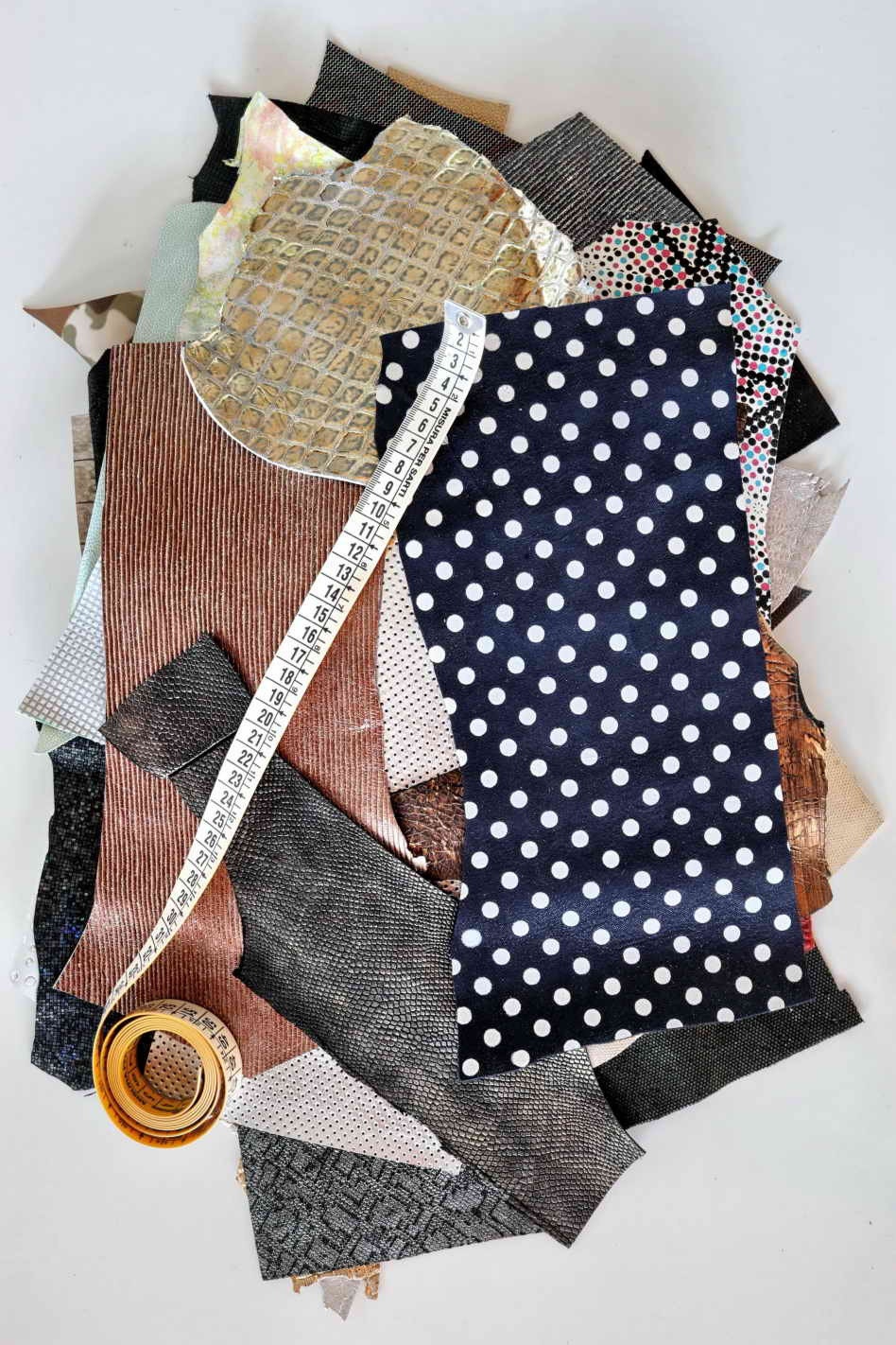 Printed Metallic Leather Scraps, Assorted Renmants Patterns, Foil and Shimmer Finish Leather Pieces B003 La Garzarara