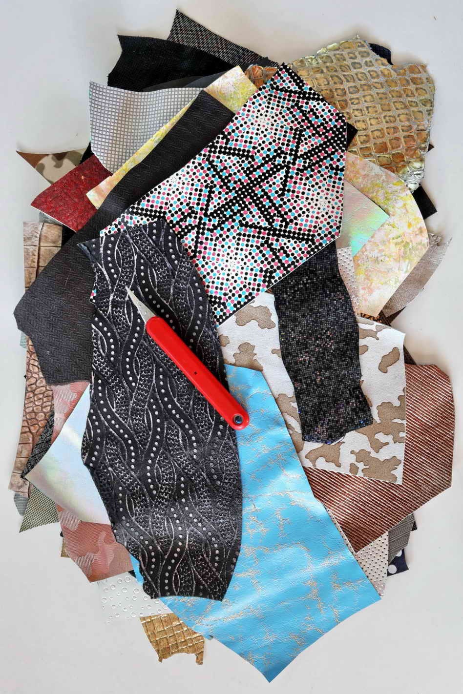 Printed Metallic Leather Scraps, Assorted Renmants Patterns, Foil and Shimmer Finish Leather Pieces B003 La Garzarara