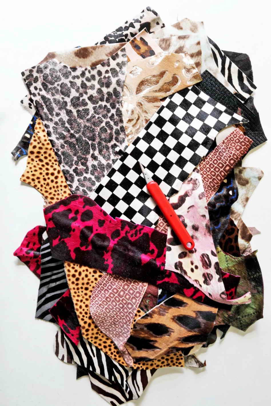 Cavallino Leather Pieces, Printed Hair On Scraps, Patterned Cowhide, Animal prints pony Offcuts for Earrings and Crafts B006 La Garzarara
