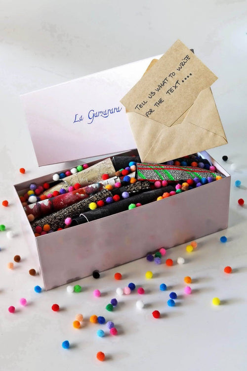 1 KG Genuine Leather Scraps, Mixed Leather Remnants and Offcuts, Assorted Colors Textures in Gift Box 1 kg (2,20 lb) B009 La Garzarara