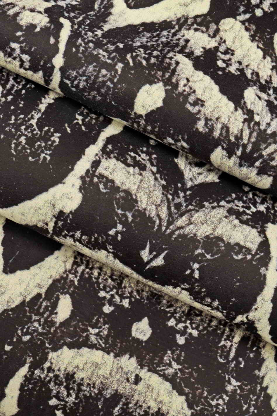 SNAKESKIN Cowhide hide – Jungle PYTHON Print Beige Grey Black Textured Reptile skin B12329-ST La Garzarara