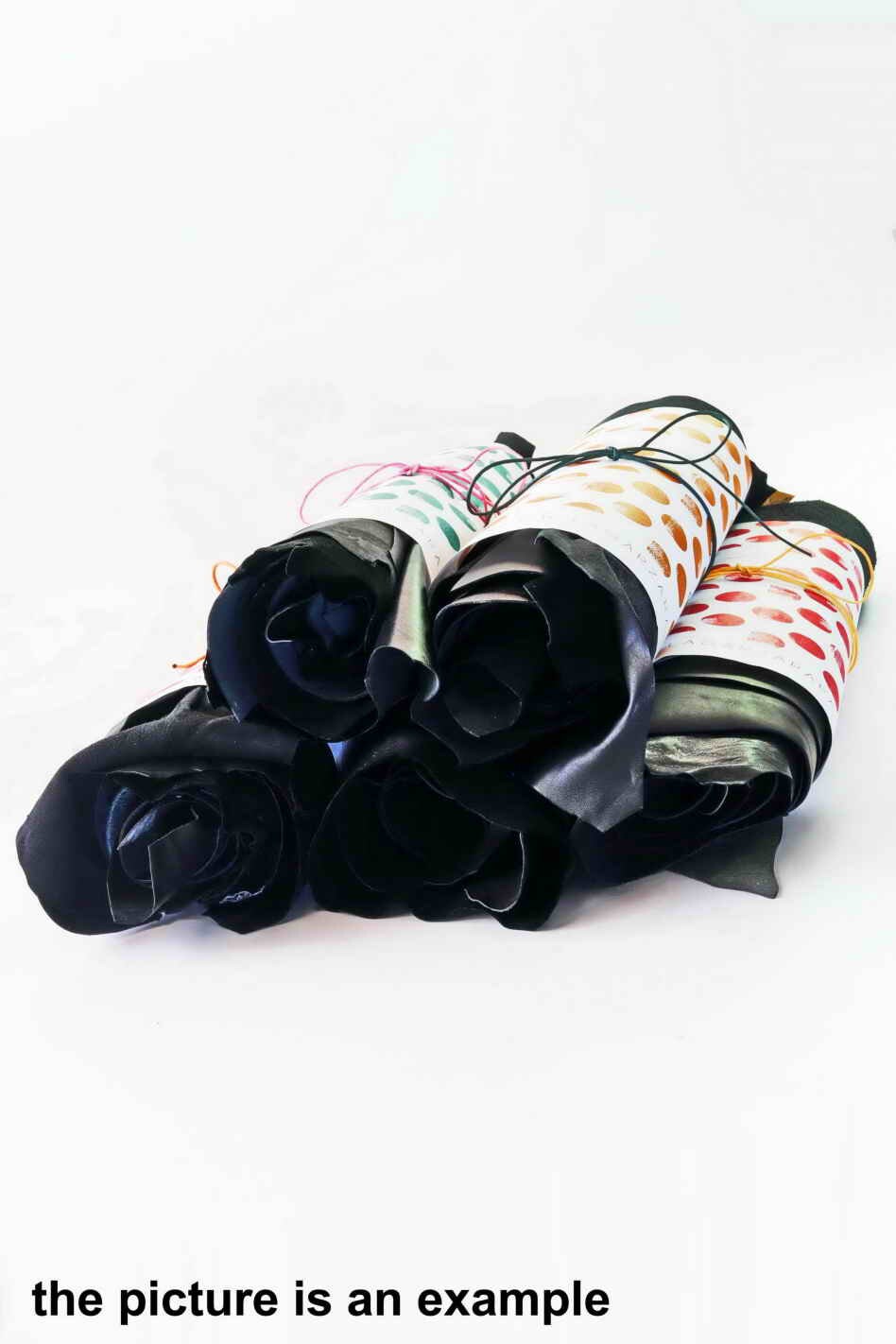 BLACK LEATHER scraps Random assortment medium size cutouts, mixed smooth, textured, offcuts 1 lbs - 1,7 lbs - 2 lbs - 4 lbs AMZ33