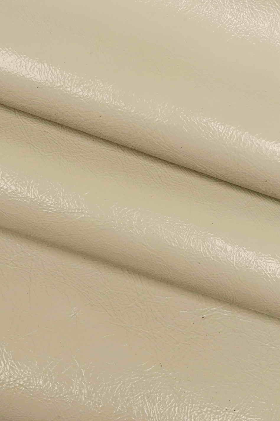 Wrinkled lacquer leather skins, light gray, beige, camel glossy textured cowhides B13974-TU La Garzarara
