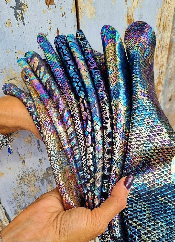 10 Selected leather pieces, HOLOGRAPHIC textured, mix colorful selection leather remnants as per pictures RT10 La Garzarara