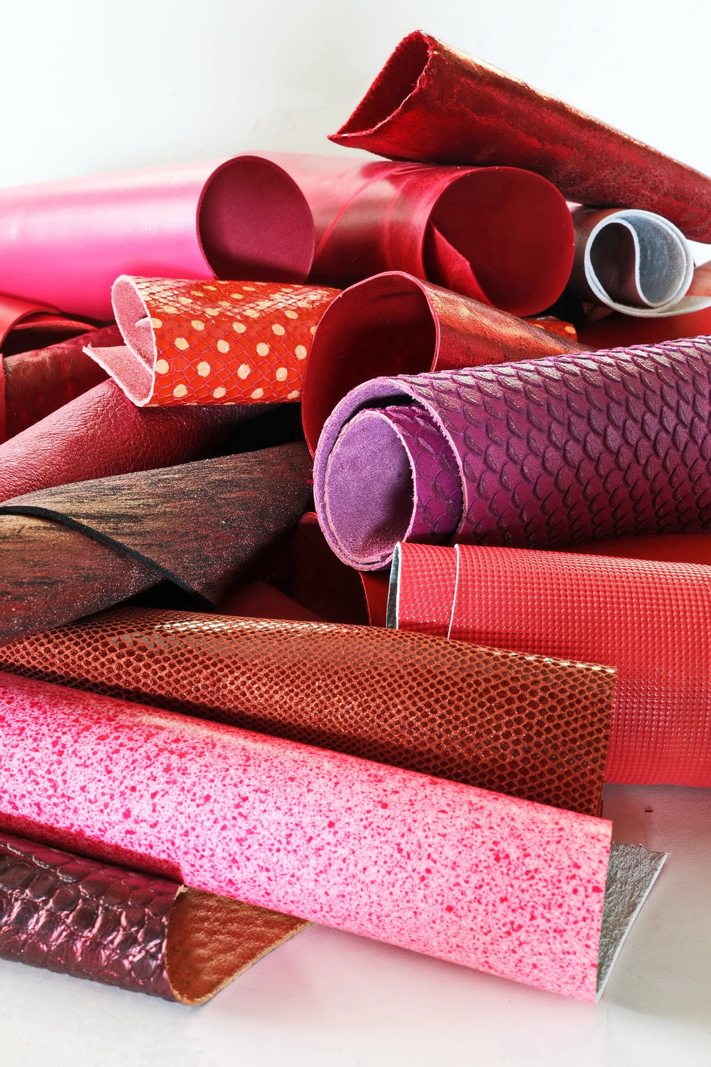 Red and Pink Craft Scraps, 5x6 Mixed Leather Pieces, Bright Shades and Assorted Textures Offcuts Renmants B052 La Garzarara
