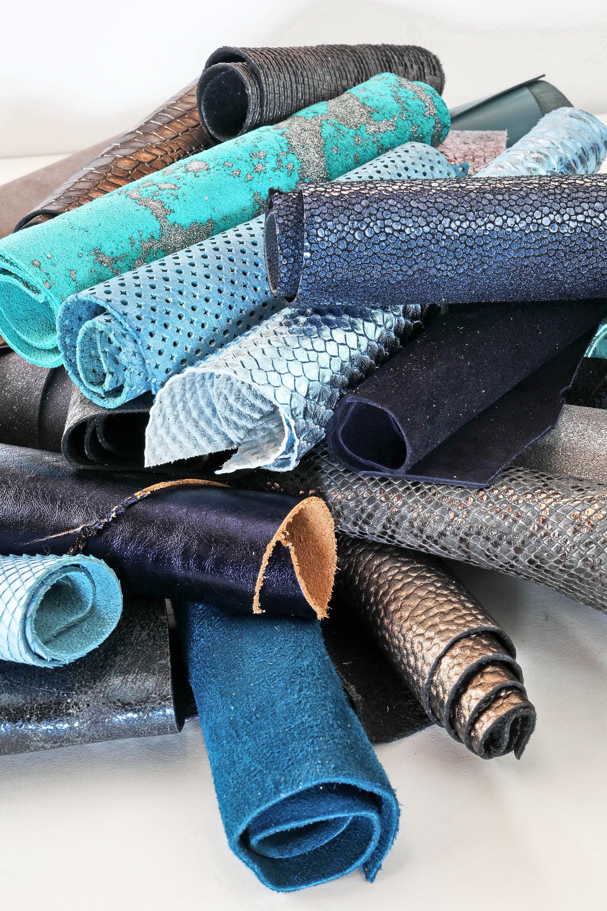 Assorted Blue and Grey Craft Leather, 5x6 Pieces, Mixed Shades Textures and Finishes 0,7 lbs to 2 lbs B053