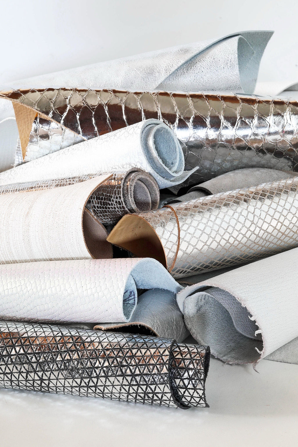 Neutral Leather Scraps, 5x6 White Grey Silver Craft Pieces, Assorted Finishes and Textures0.300–1 kg B056 Garzarara