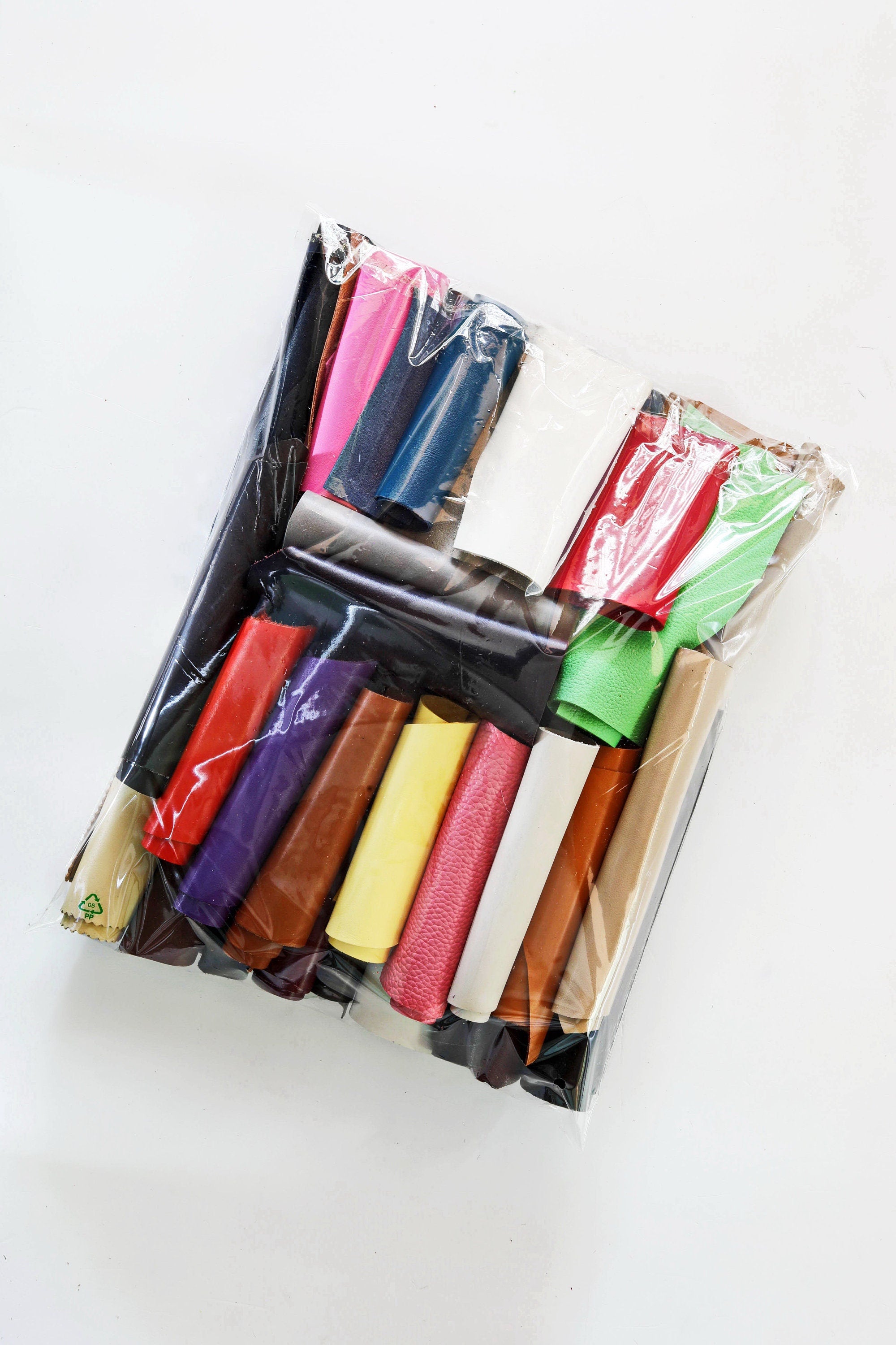 Solid Color Leather Scraps, Assorted Color Mix, Craft Offcuts in Mixed Shades and Finishes from 0,7 lbs to 2 lbs B186 La Garzarara