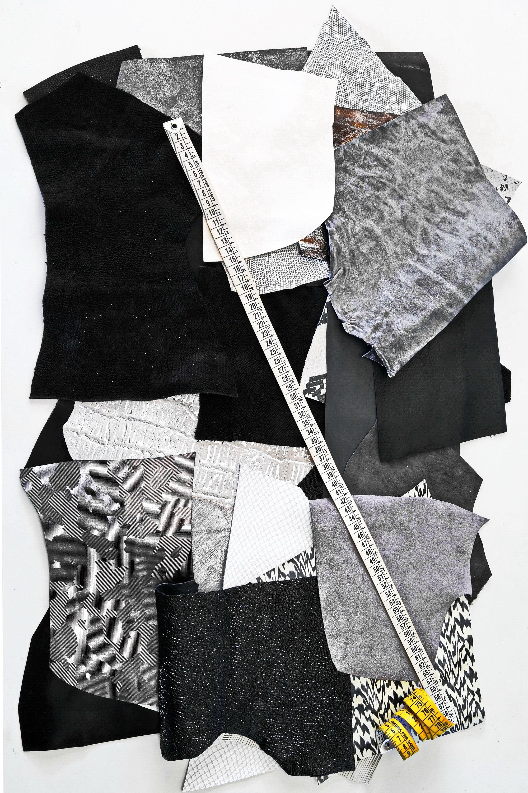 Black and White Leather Pieces, 5x6 Small Craft Cuts, Mixed Textures and Patterns, Leather Assortment 0,7 lbs - 1 lbs - 1,7 lbs - 2 lbs B054
