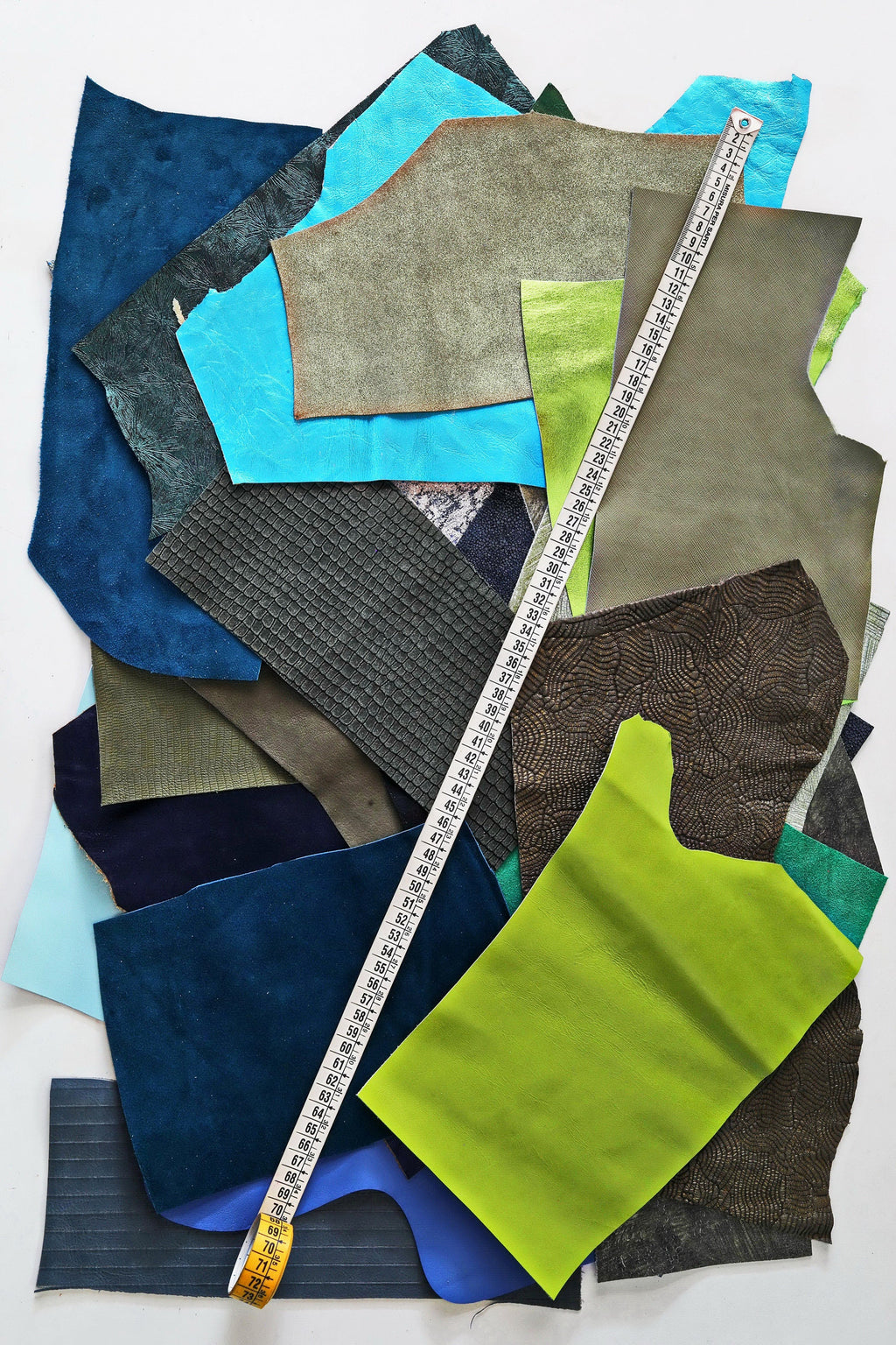 Blue green LEATHER scraps mix, printed and laminated leather pieces with different softness sold by weight 0.300–1 kg B079 La Garzarara