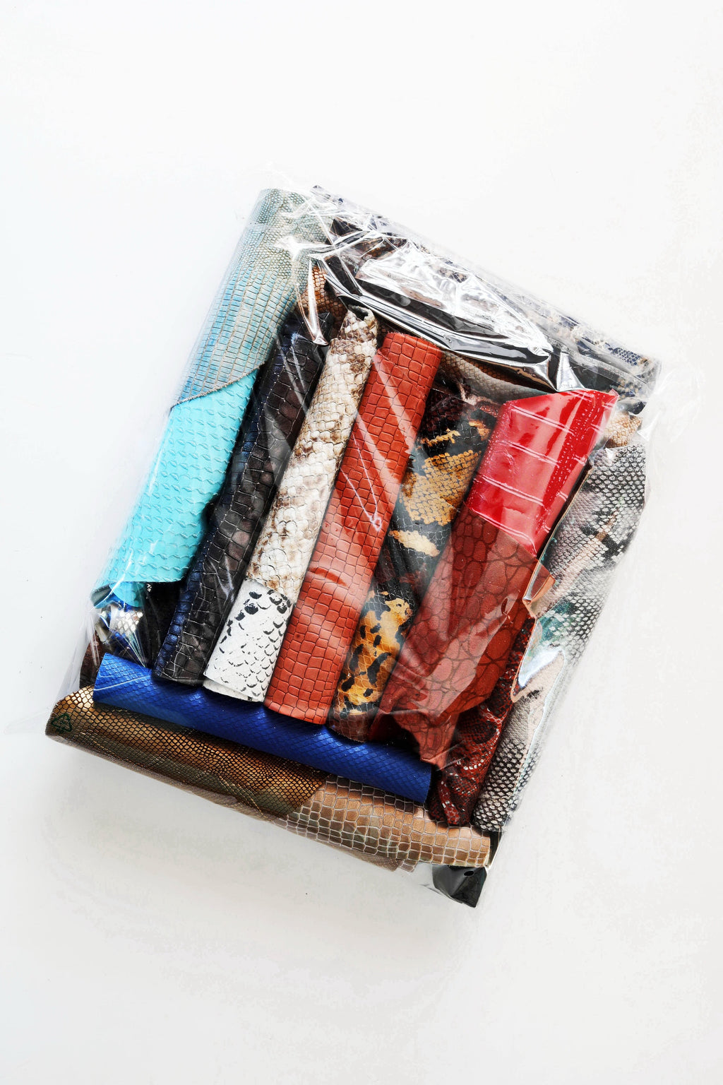 Python Croc Lizard Leather Pieces, 5x6 Exotic Pattern Scraps, Mixed Reptile Textures Offcuts from 0,7 lbs to 2 lbs B185 La Garzarara