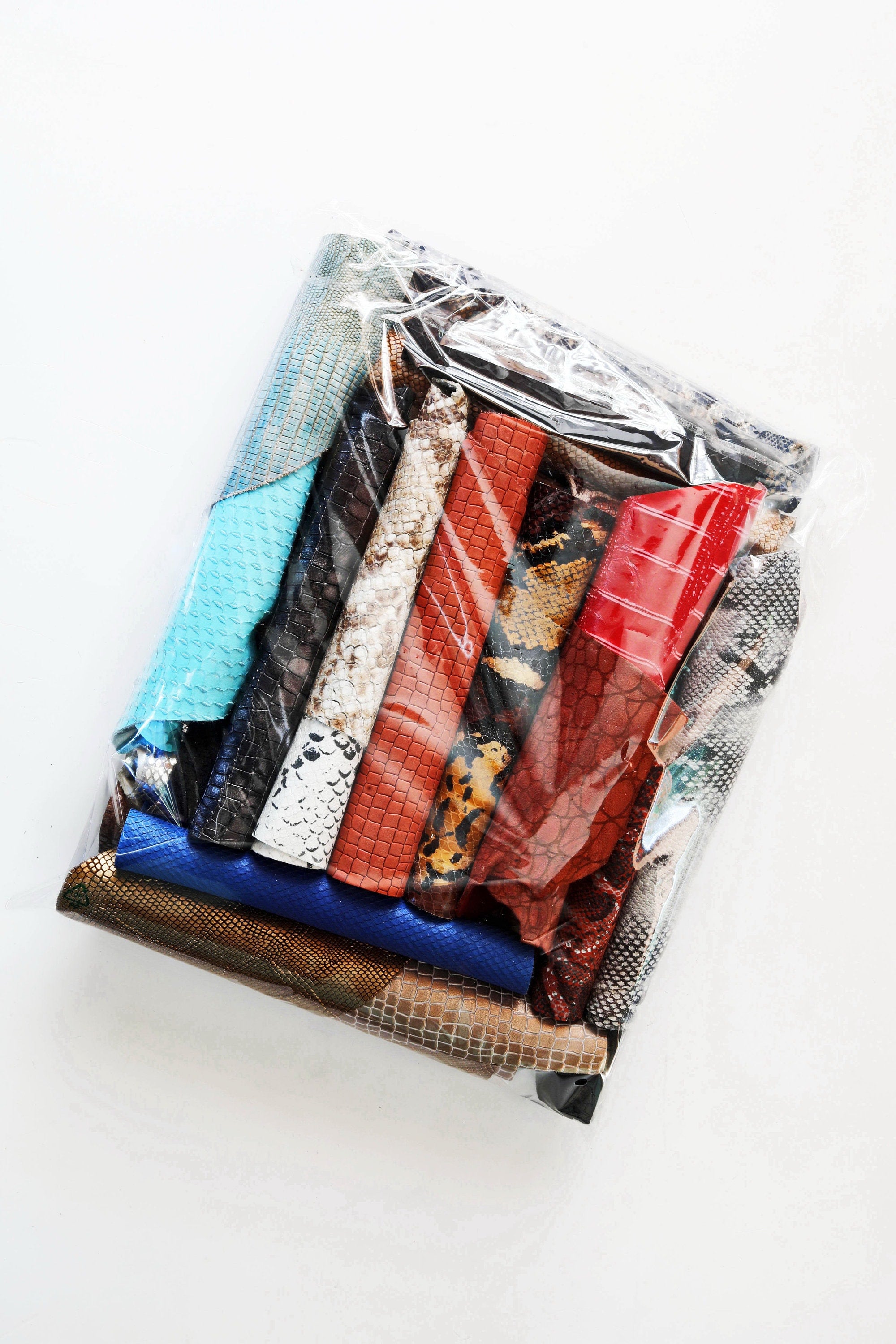 Python Croc Lizard Leather Pieces, 5x6 Exotic Pattern Scraps, Mixed Reptile Textures Offcuts from 0,7 lbs to 2 lbs B185 La Garzarara