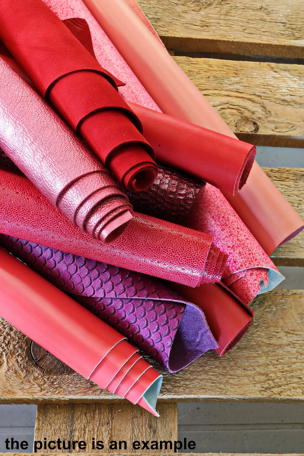 Mix LEATHER scraps - RED and PINK tones - fancy textures and softness various, italian leather pieces 1 lbs- 1,7 lbs- 2 lbs- 4 lbs B083/B