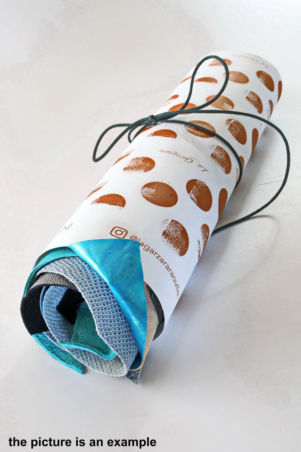 Blue grey leather scraps , random pieces of skins mix of prints and solid offucts for crafts 10 or 15 pcs B094 La Garzarara
