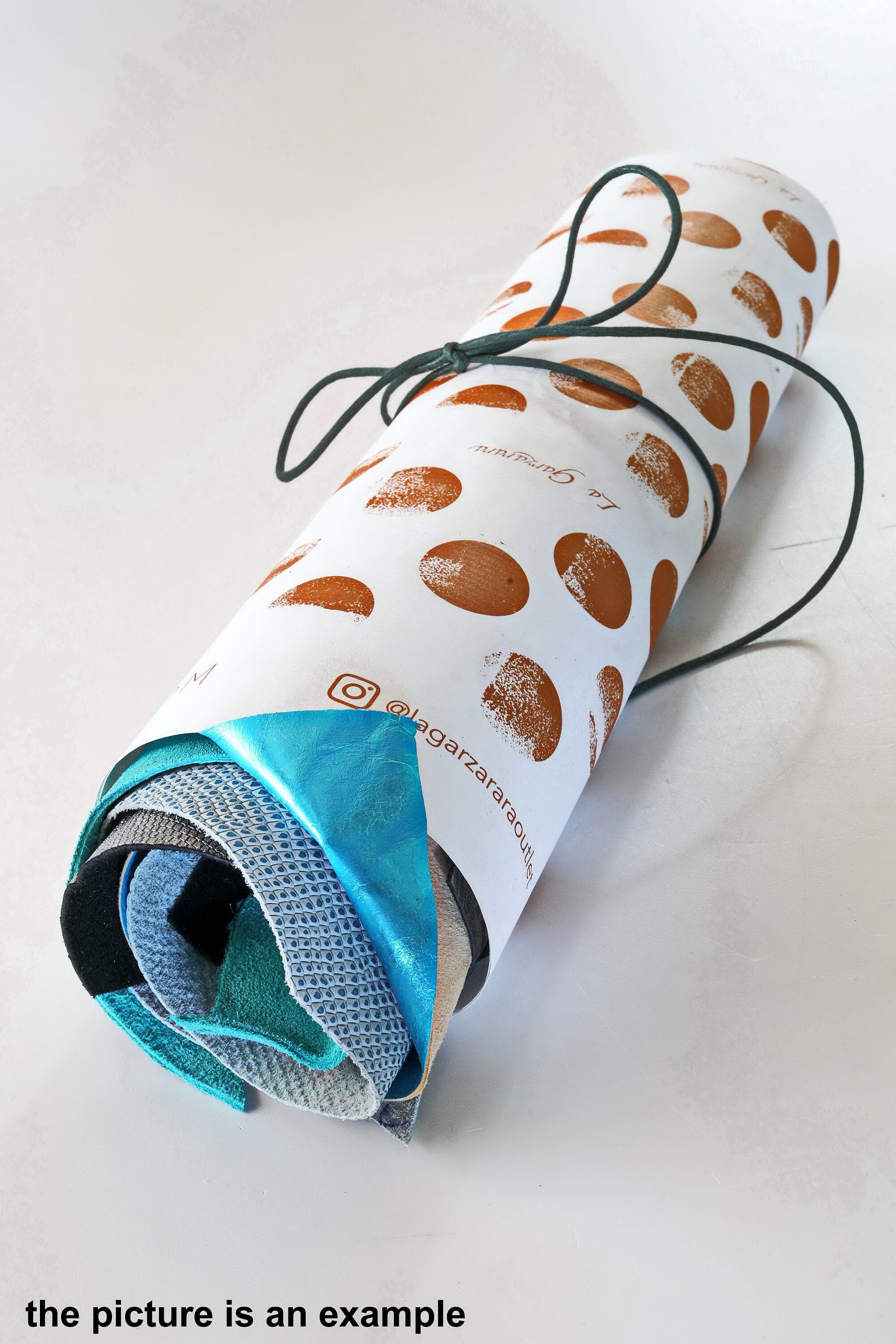 Blue grey leather scraps , random pieces of skins mix of prints and solid offucts for crafts 10 or 15 pcs B094 La Garzarara