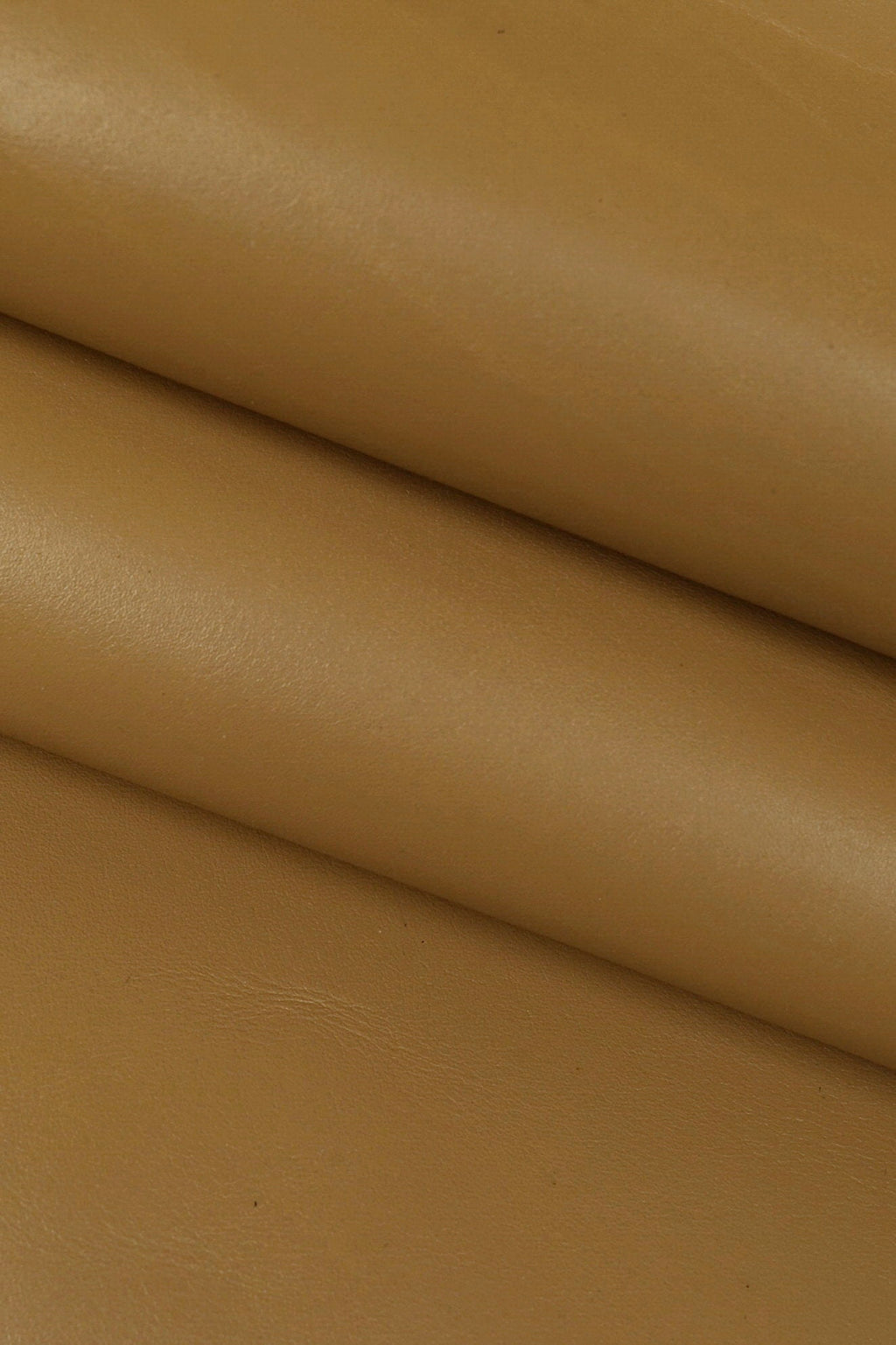 HAZELNUT smooth CALF leather hide – soft camel cowhide skin, medium brown, for bags & crafts B14484-TU La Garzarara
