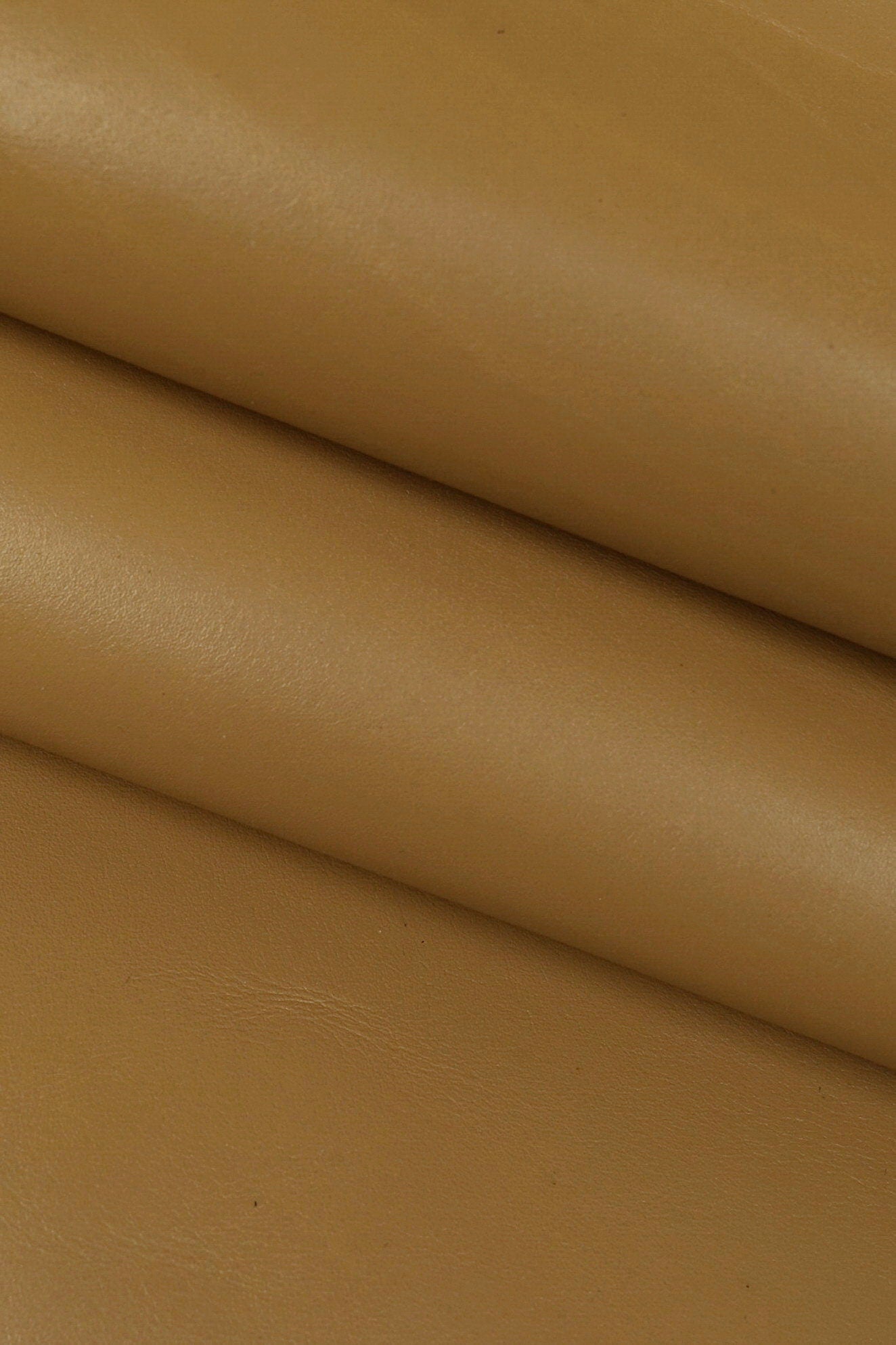 HAZELNUT smooth CALF leather hide – soft camel cowhide skin, medium brown, for bags & crafts B14484-TU La Garzarara
