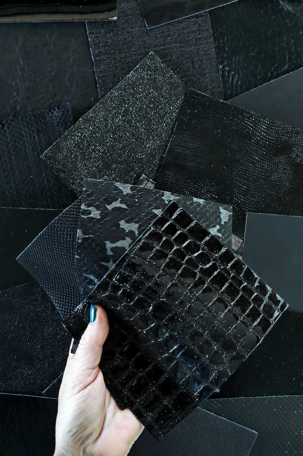Black Tone Craft Leather, Precut Pieces, Smooth Printed and Textured Black Cuts for Handmade Accessories B14460-PZ La Garzarara
