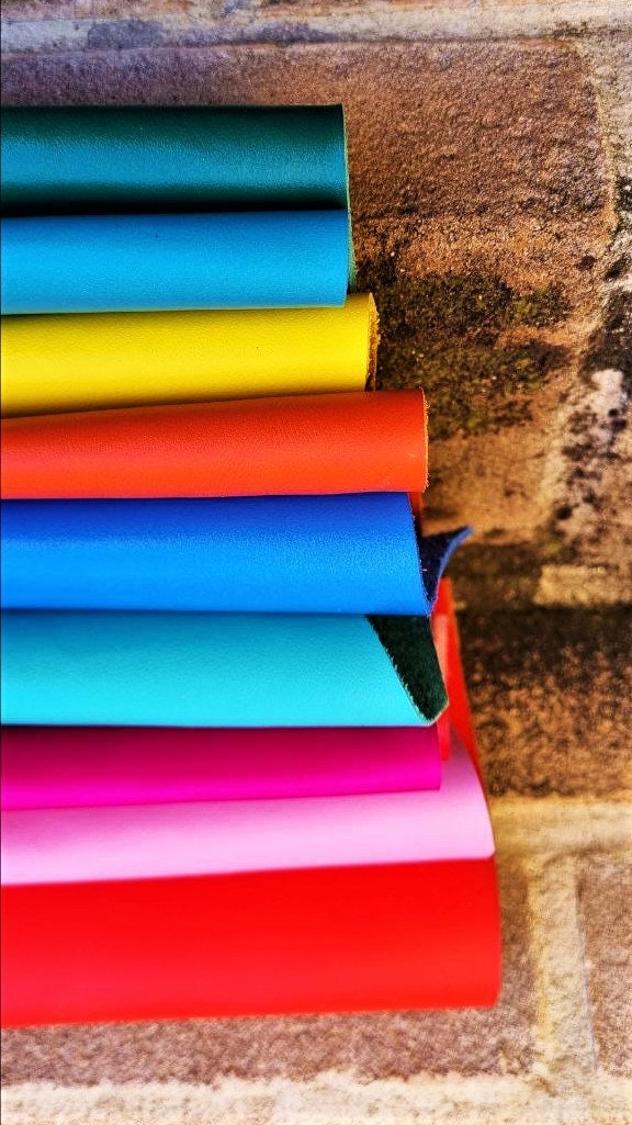 10 selected leather scraps, very bright SOLID colors, RANDOM selection, approx measures 6x5" / 15x12 cm RT30 La Garzarara