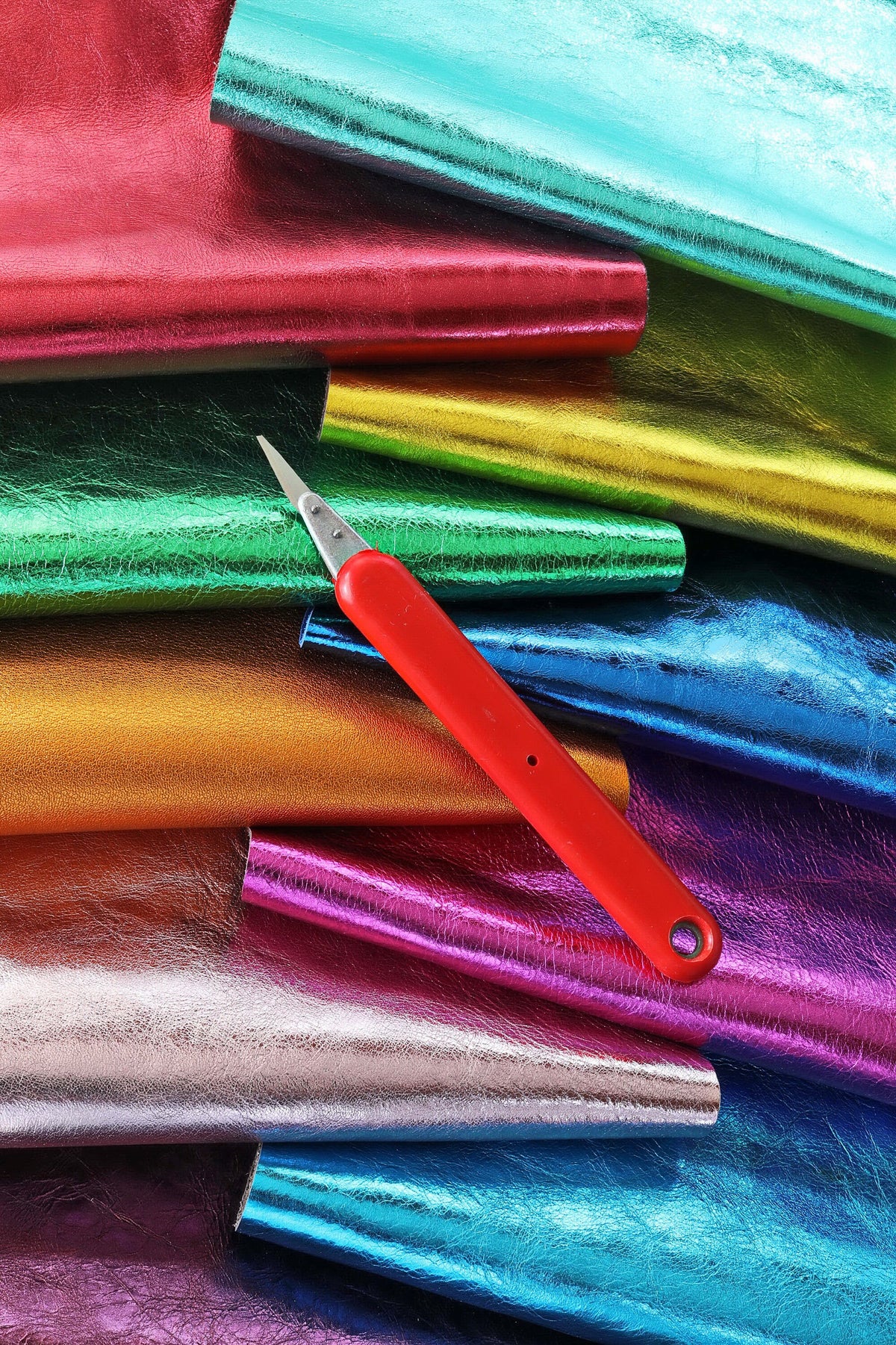 Leather scraps - METALLIC in bright colors, smooth, light grain or wrinkled metallic remnants, random assortment 10 italian leather pcs B104