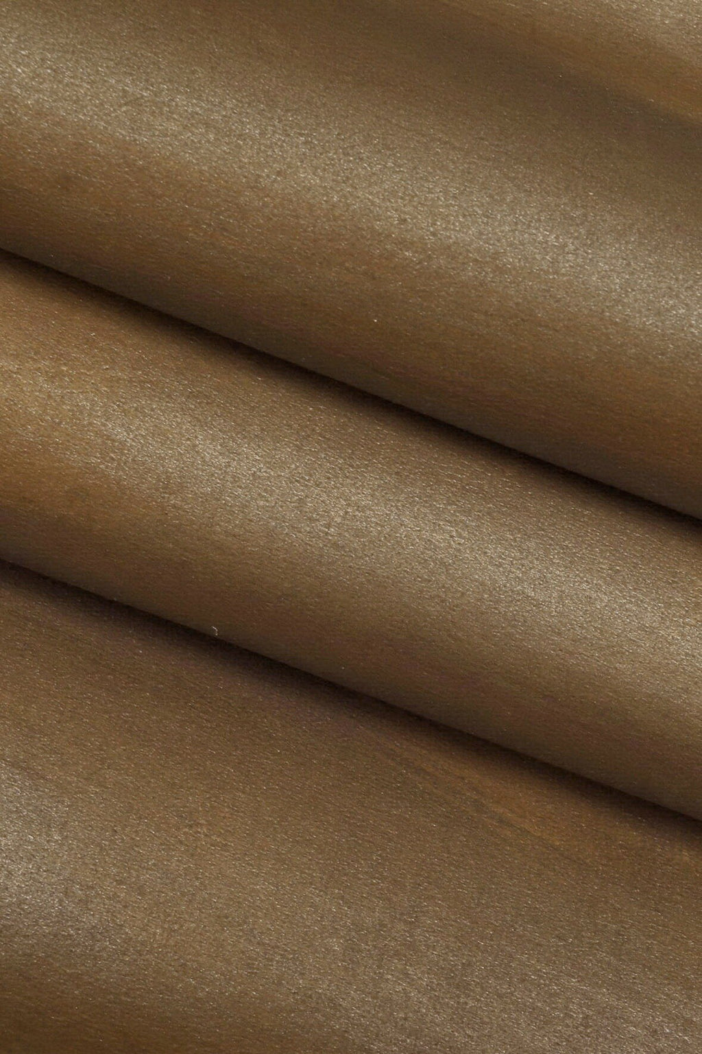 Luxurious Hand-Rubbed Leather hide and Pearlized Cowhide Combo skin - La Garzarara B14677-VT