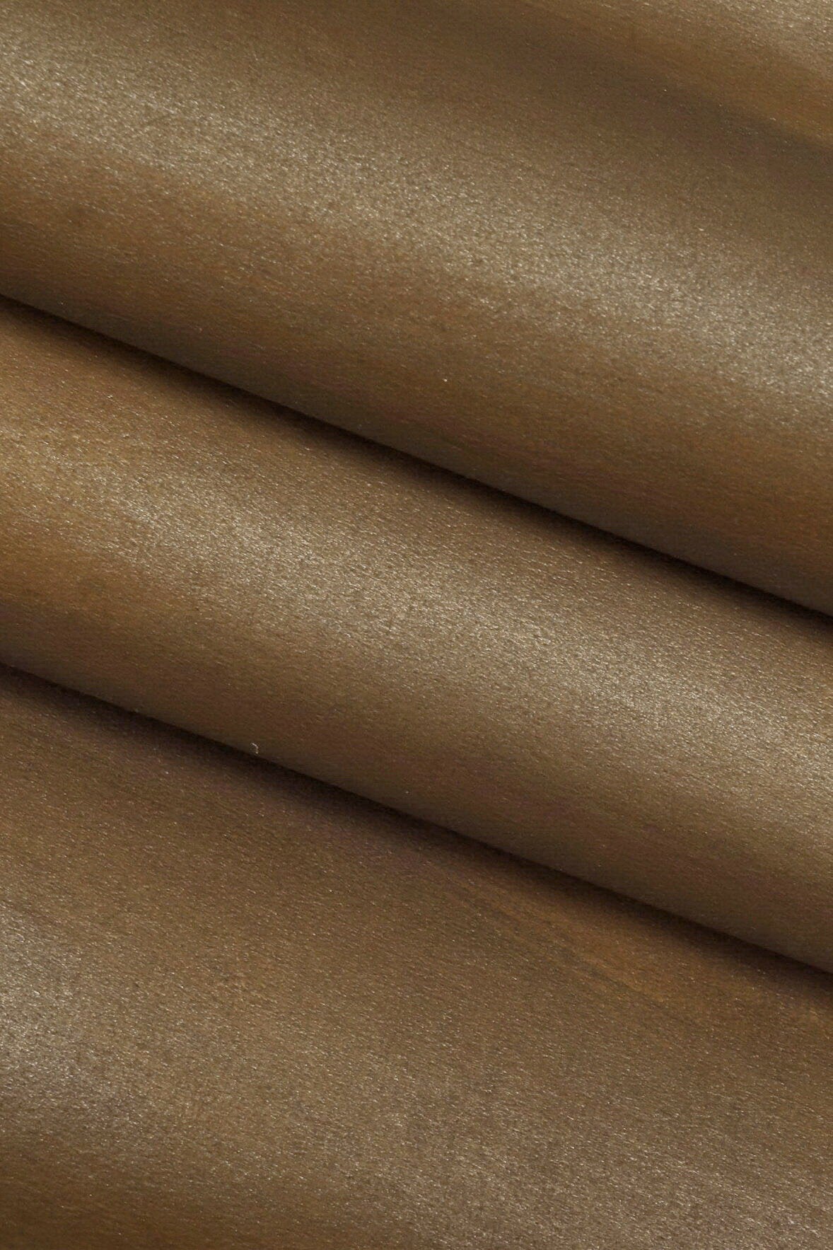 Luxurious Hand-Rubbed Leather hide and Pearlized Cowhide Combo skin - La Garzarara B14677-VT