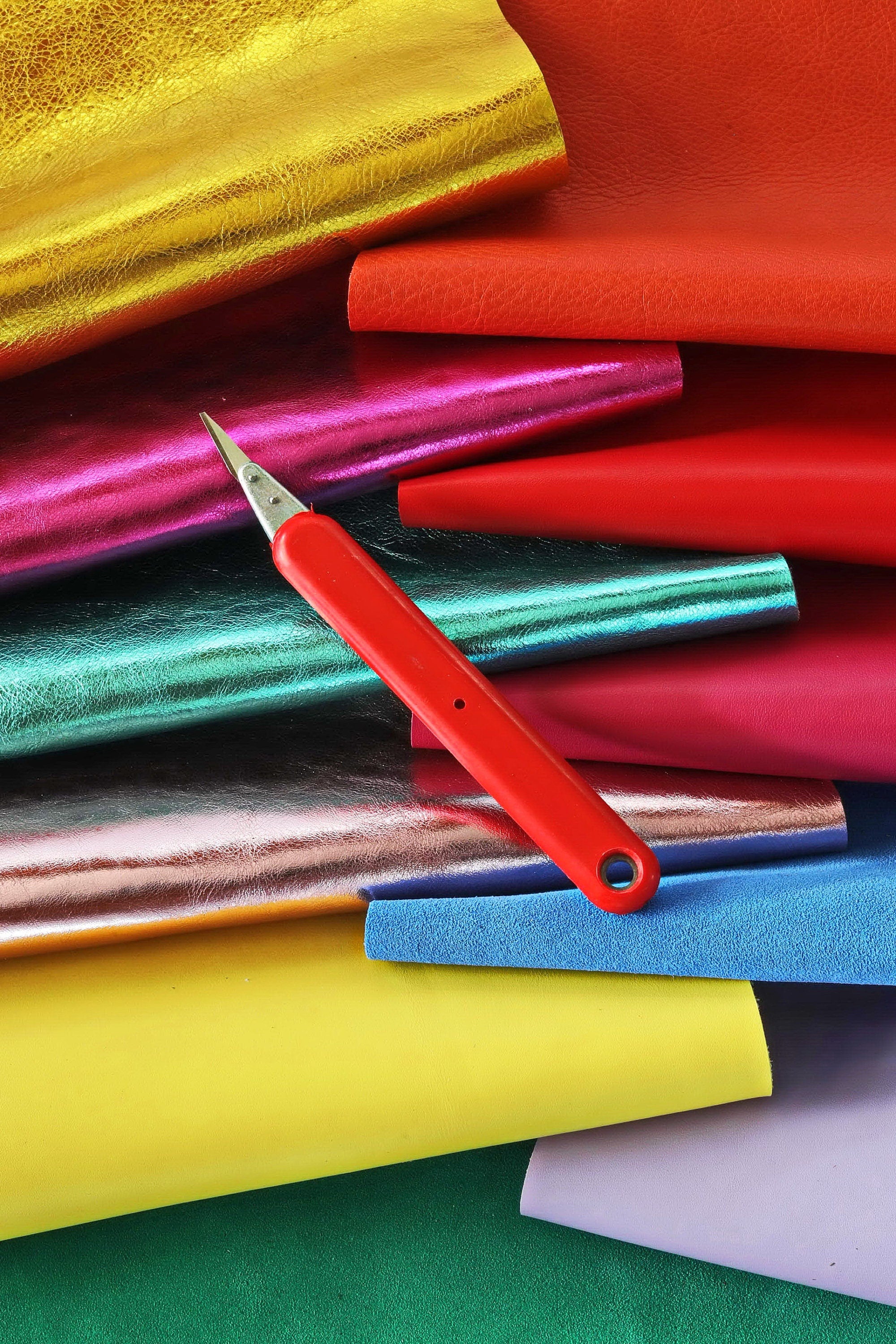 Bright color leather scraps, random mix of smooth laminated and suede leather in vivid tones , colorful renmants 0.5 1 kg B105 B LaGarzarara