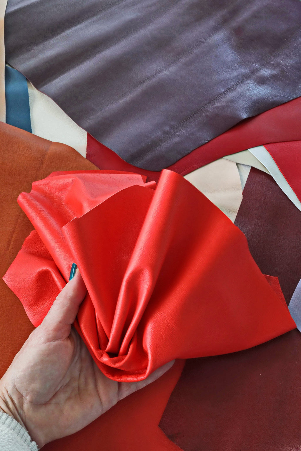 THIN leather scraps, Soft nappa and goatskin renmants, Supple assorted offcuts leather colors 10x8" / 25x20 cm approx B106
