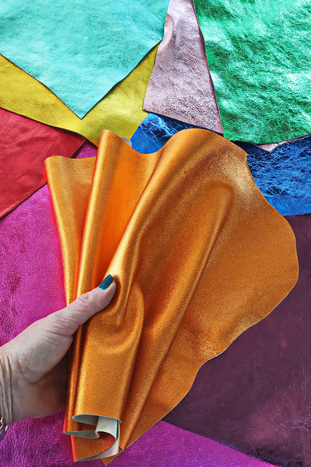 Leather scraps - METALLIC in bright colors, smooth, light grain or wrinkled metallic remnants, random assortment 10 italian leather pcs B104