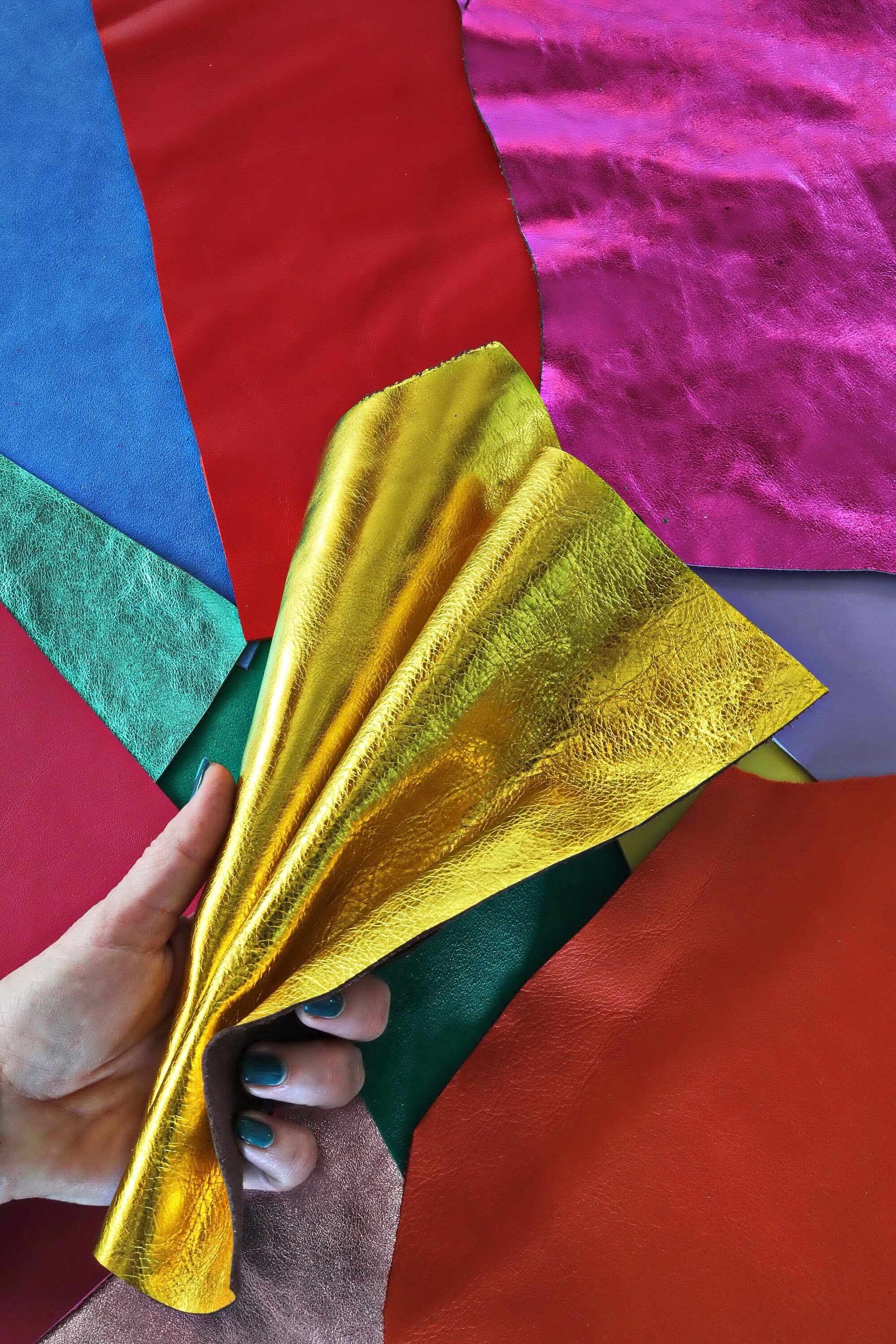 Bright color leather scraps, random mix of smooth laminated and suede leather in vivid tones , colorful renmants 0.5 1 kg B105 B LaGarzarara