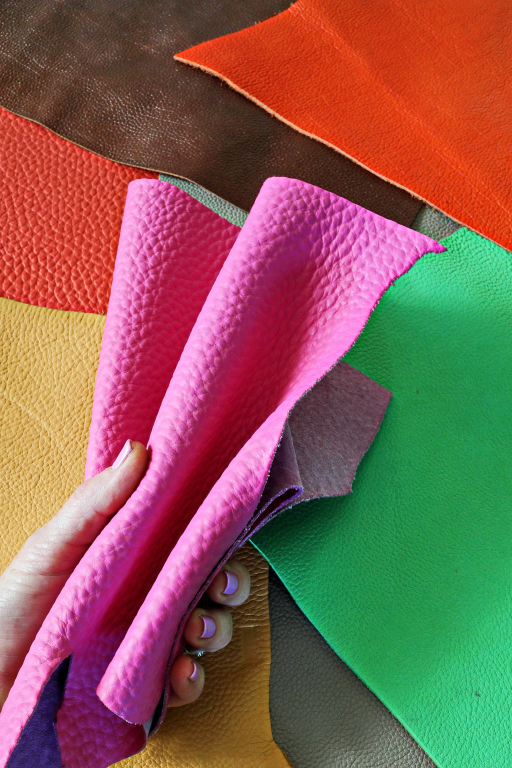 Pebbled leather pieces, genuine cowhide offcuts leather, grainy grained scraps, RANDOM renmants hide set B108 La Garzarara