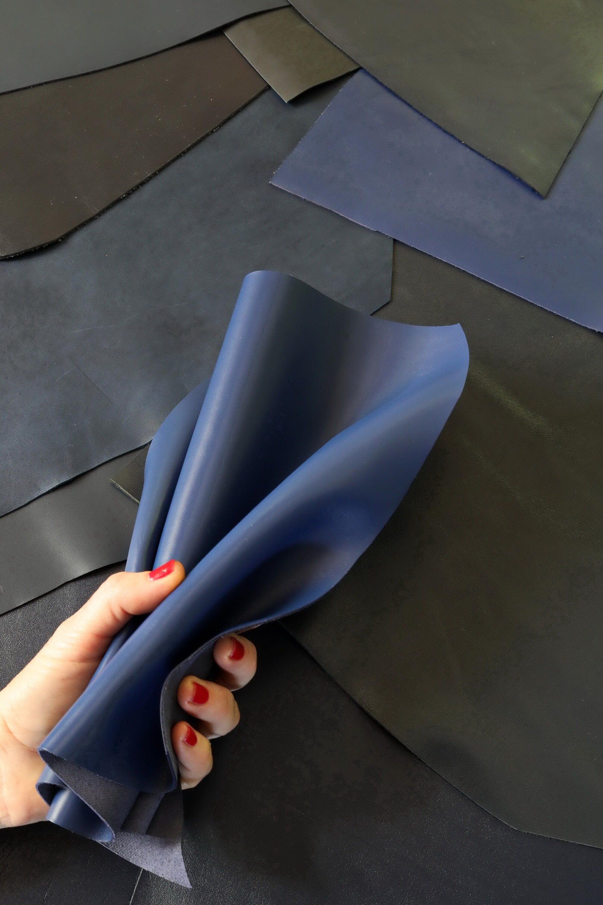 Blue Leather PIECES, Assorted Smooth Navy leather scraps, Variety blue Offcuts 1.0-1.2mm (3-4oz) 1 kg (2 lbs) - 2 kg (4 lbs) B110