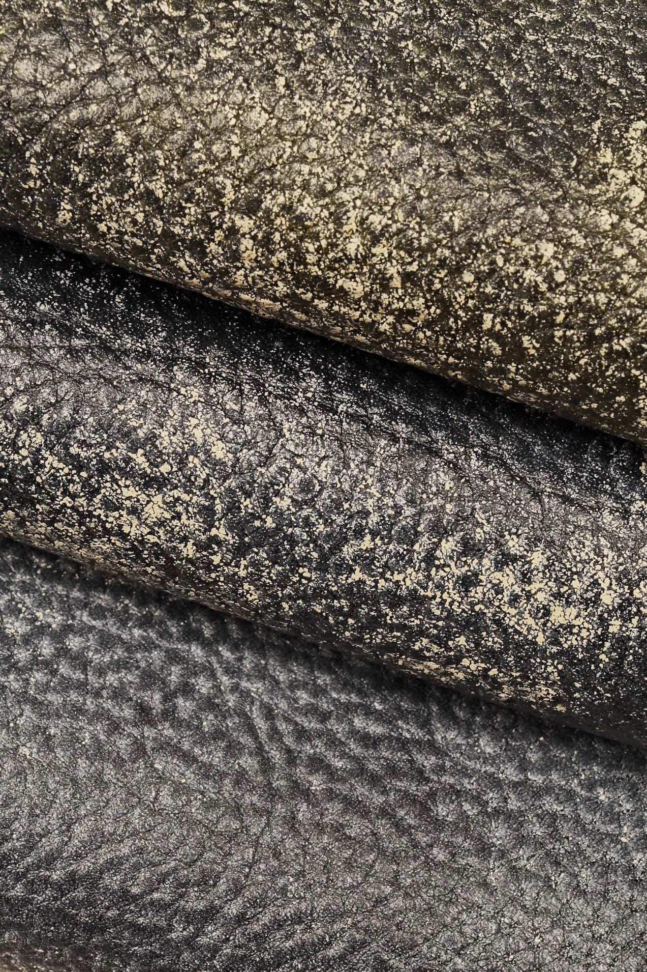 Very distressed leather hide, soft bleu pebble grain calfskin, glossy aged cowhide B15113-VT La Garzarara