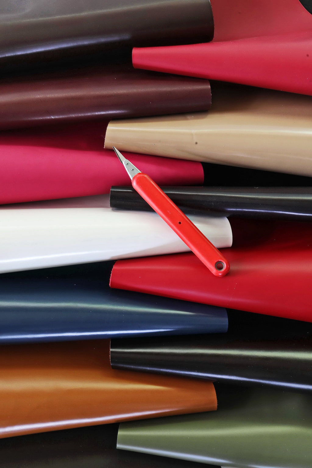 Leather pieces BRUSH OFF abrasivato solid colors random assortment calf remnants thickness 1.0-1.5mm(3-4oz) 1 kg(2 lbs) - 2 kg(4 lbs) B124