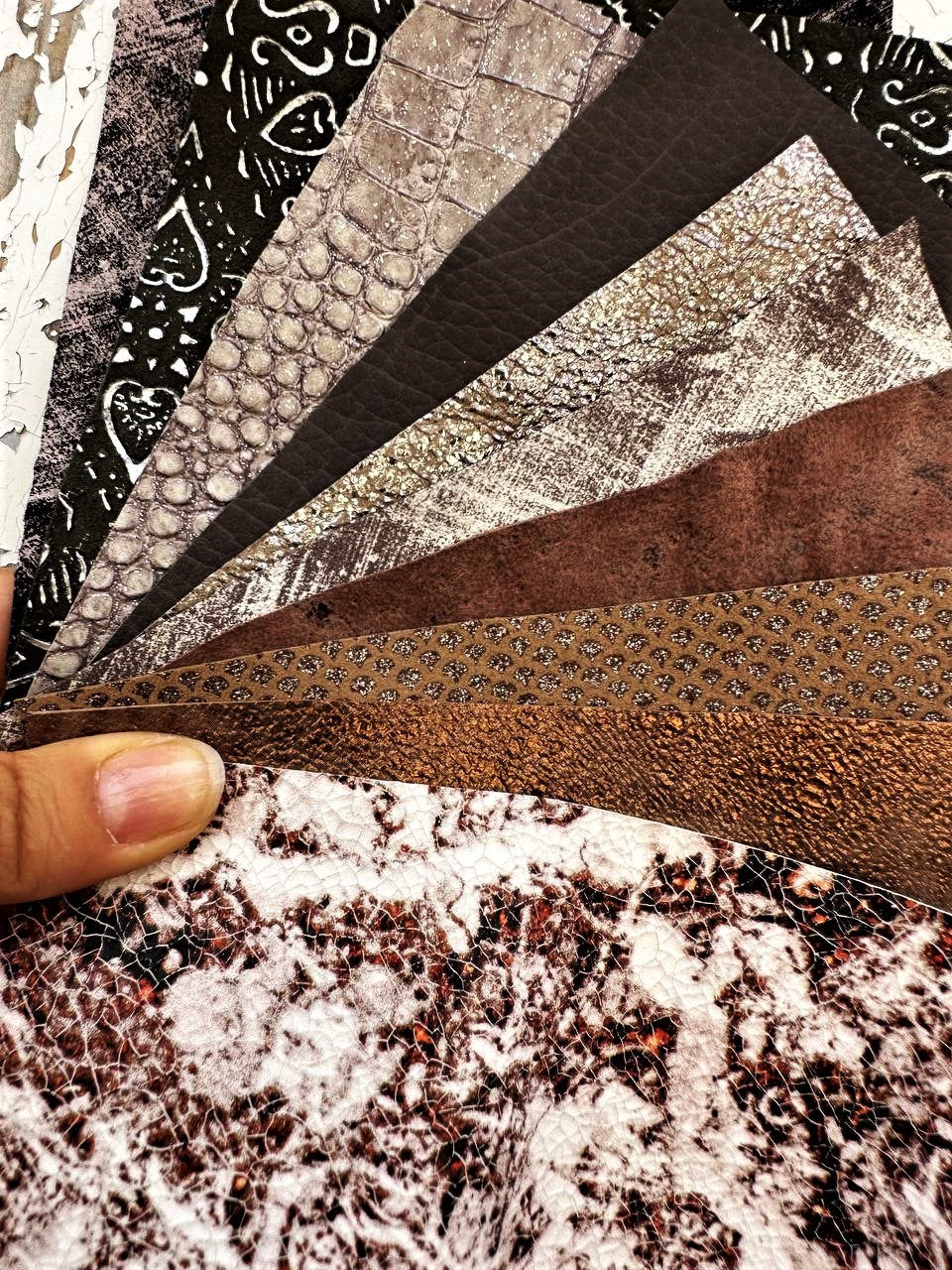 Leather Scraps for Jewelry and Crafts, Brown Bronze Reptile Offcuts, Metallic Textured Remnants RT34/B La Garzarara