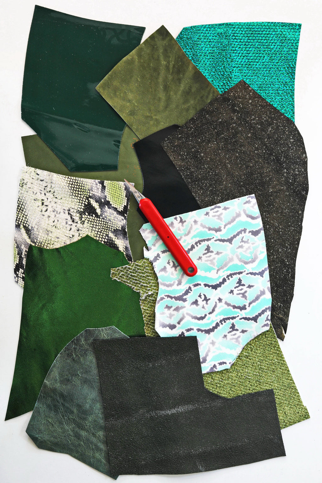 Assorted Green Scraps, Decorative Leather Pieces, Metallic Printed and Grain Offcuts for Accessories and Crafts B1290-RC La Garzarara