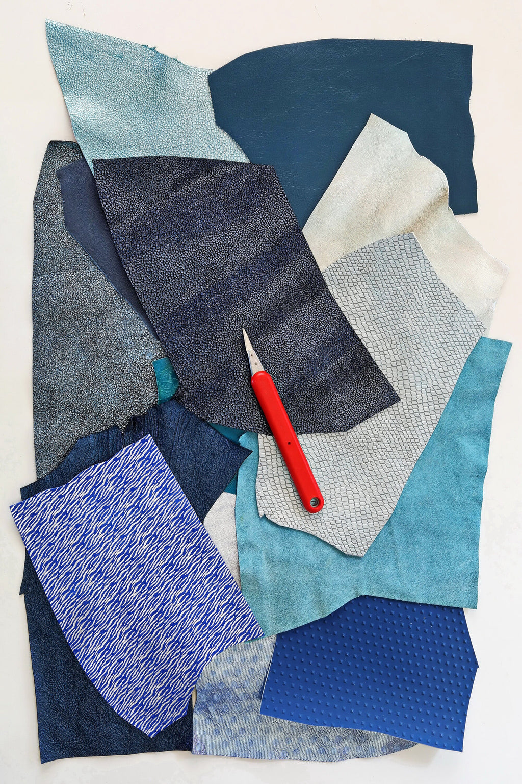 Blue Tone Leather Scraps, Azure Navy and Deep Blue Assortment, Mixed Finishes Piece for Small Crafts B1310-RC La Garzarara