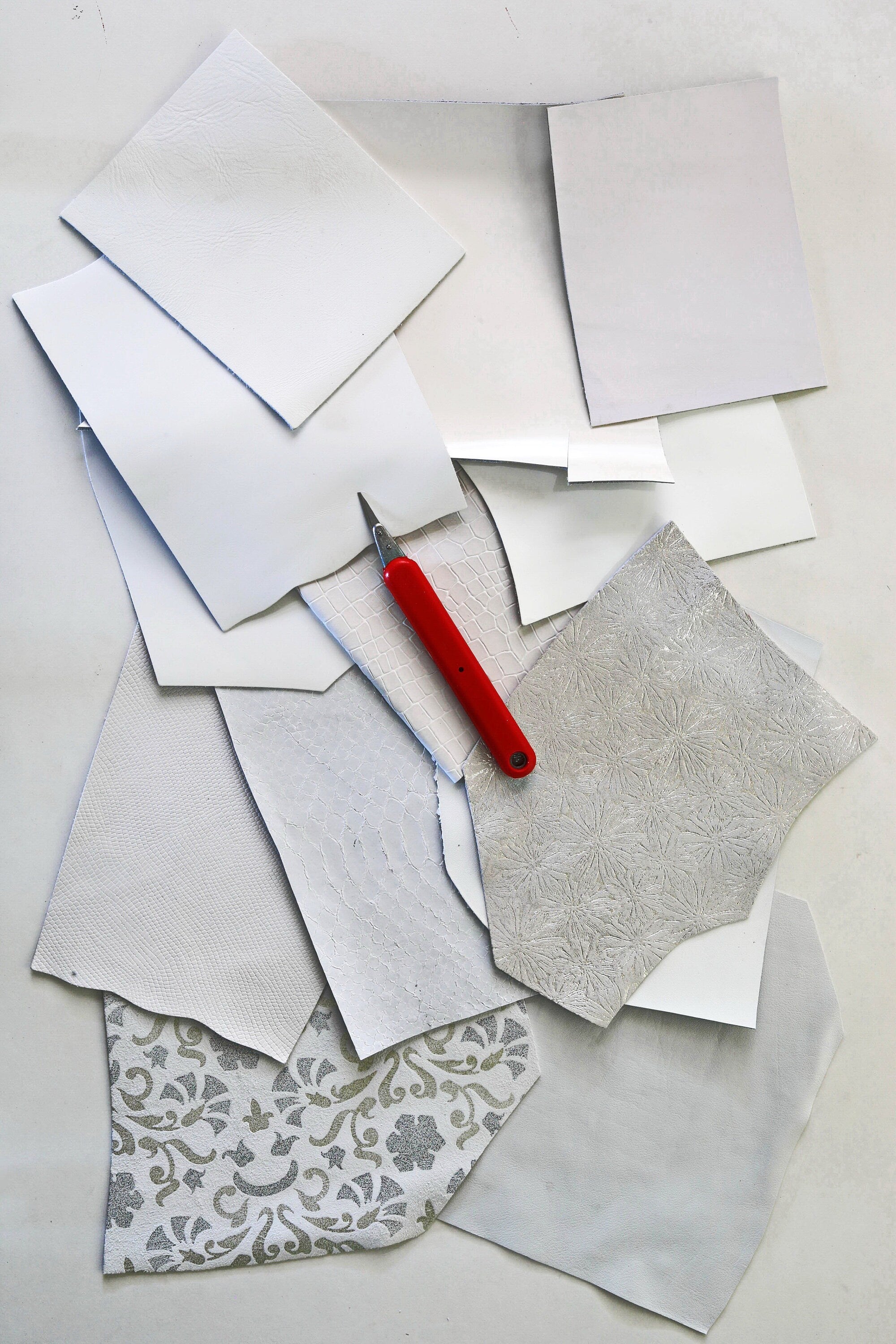 White Leather Renmnats Craft Pieces, Ivory and Neutral Scraps, Mixed Finish Offcuts for leather projects B1330-RC La Garzarara