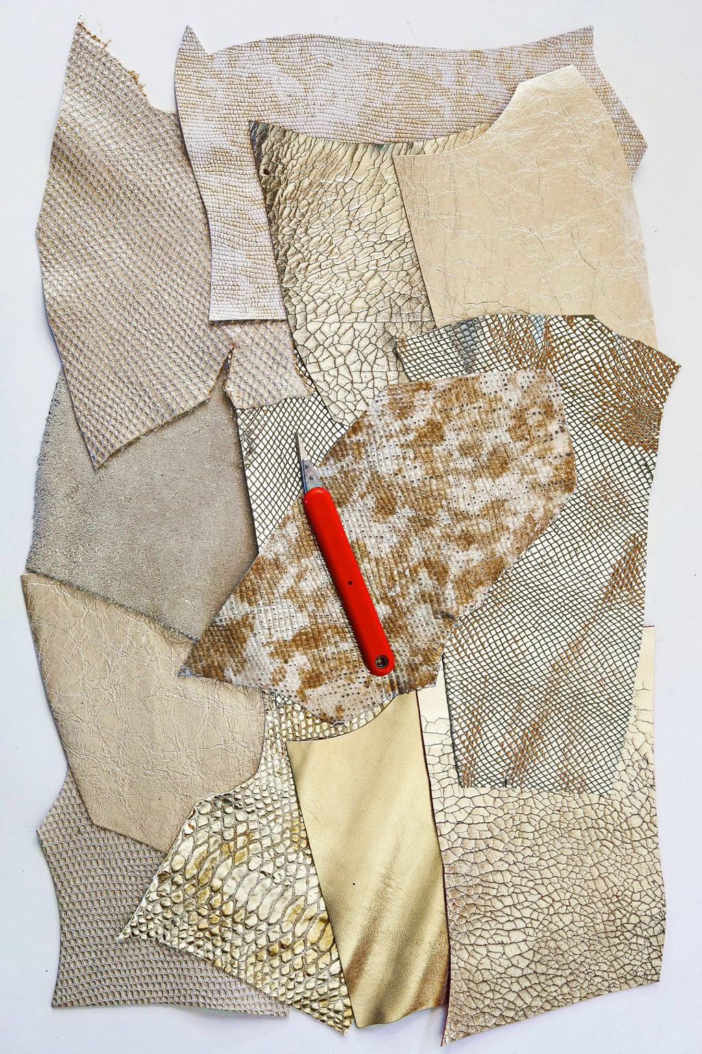 Champagne Gold Leather Scraps, Metallic Foil Offcuts, Light gold Printed Shimmer Platinum Pieces Creative B1390-RC La Garzarara