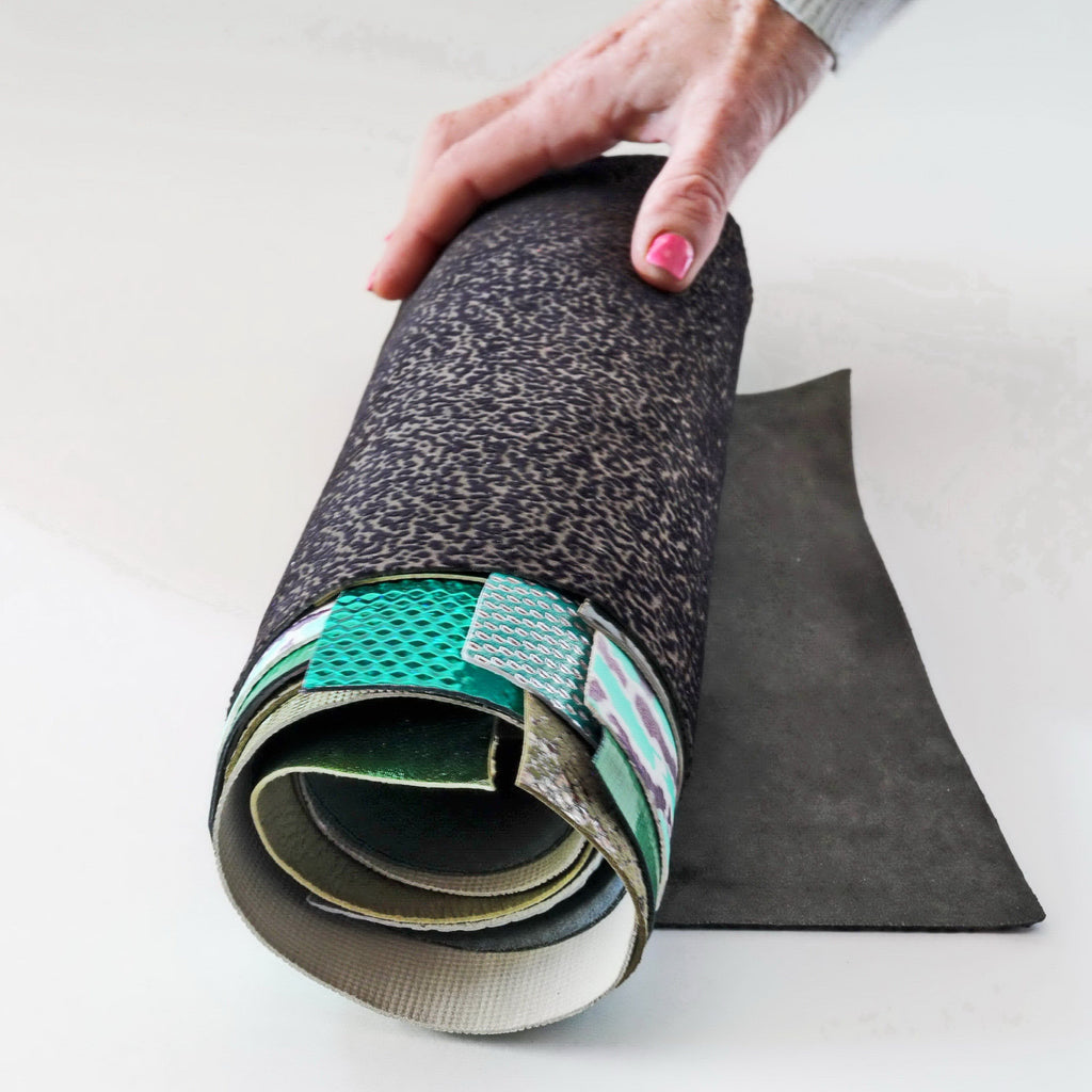 Green leather SCRAPS, random mixed remnants and offcuts, solid colors and patterns, smooth and grained hides 0.5 kg B1300-RC La Garzarara