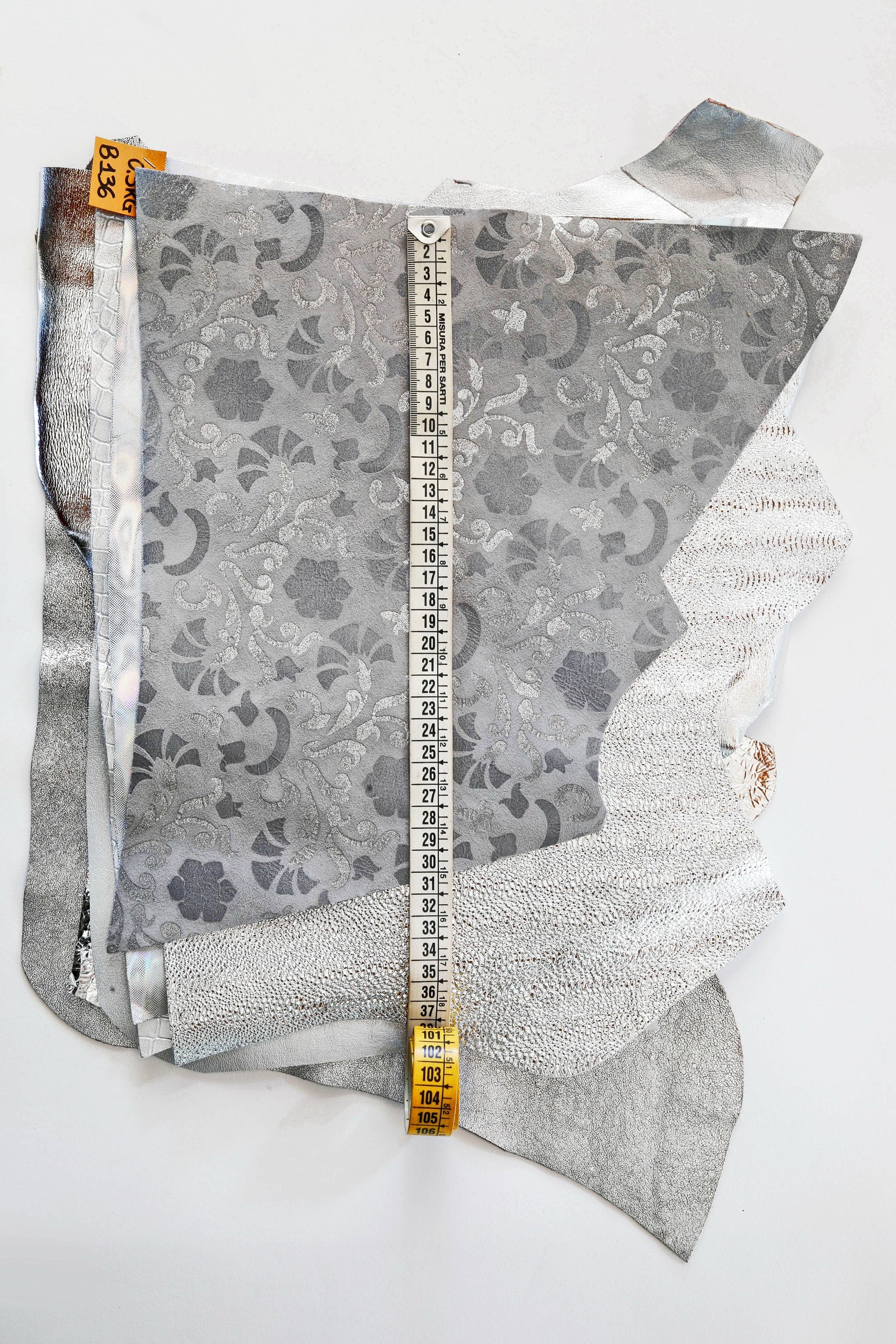 Silver Leather pieces, assorted metallic leather scraps, solid and patterned offcuts, RANDOM selection 1 lbs / 500 gr B1360 RC La Garzarara