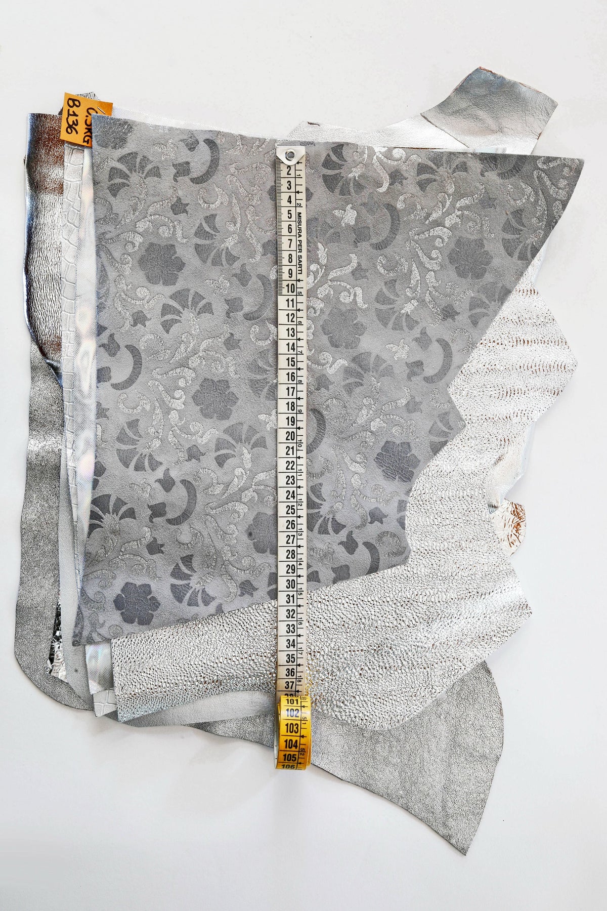 Silver Leather pieces, assorted metallic leather scraps, solid and patterned offcuts, RANDOM selection 1 lbs / 500 gr B1360 RC La Garzarara