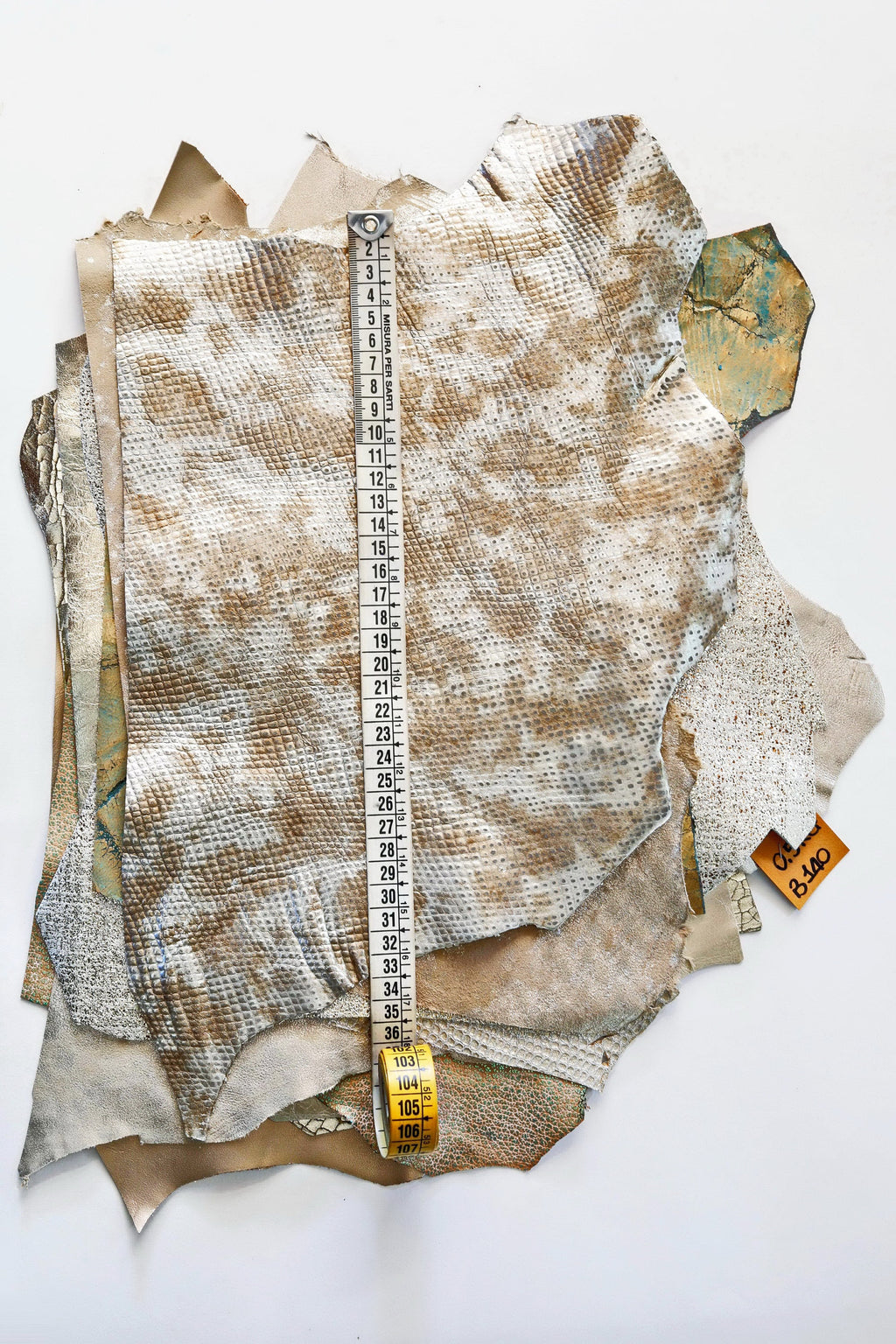 Light gold Leather renmants leather, PLATINUM mixed offcuts, assorted leather scraps and sheets solid and printed 500g B1400 RC Garzarara