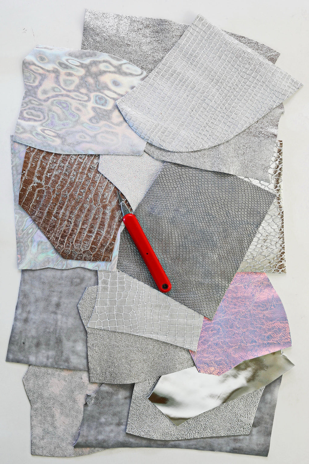 Metallic Silver Leather Remnants, Steel and Platinum Scraps, Shimmer Textured Offcuts for Earrings and Accessories B1350-RC La Garzarara