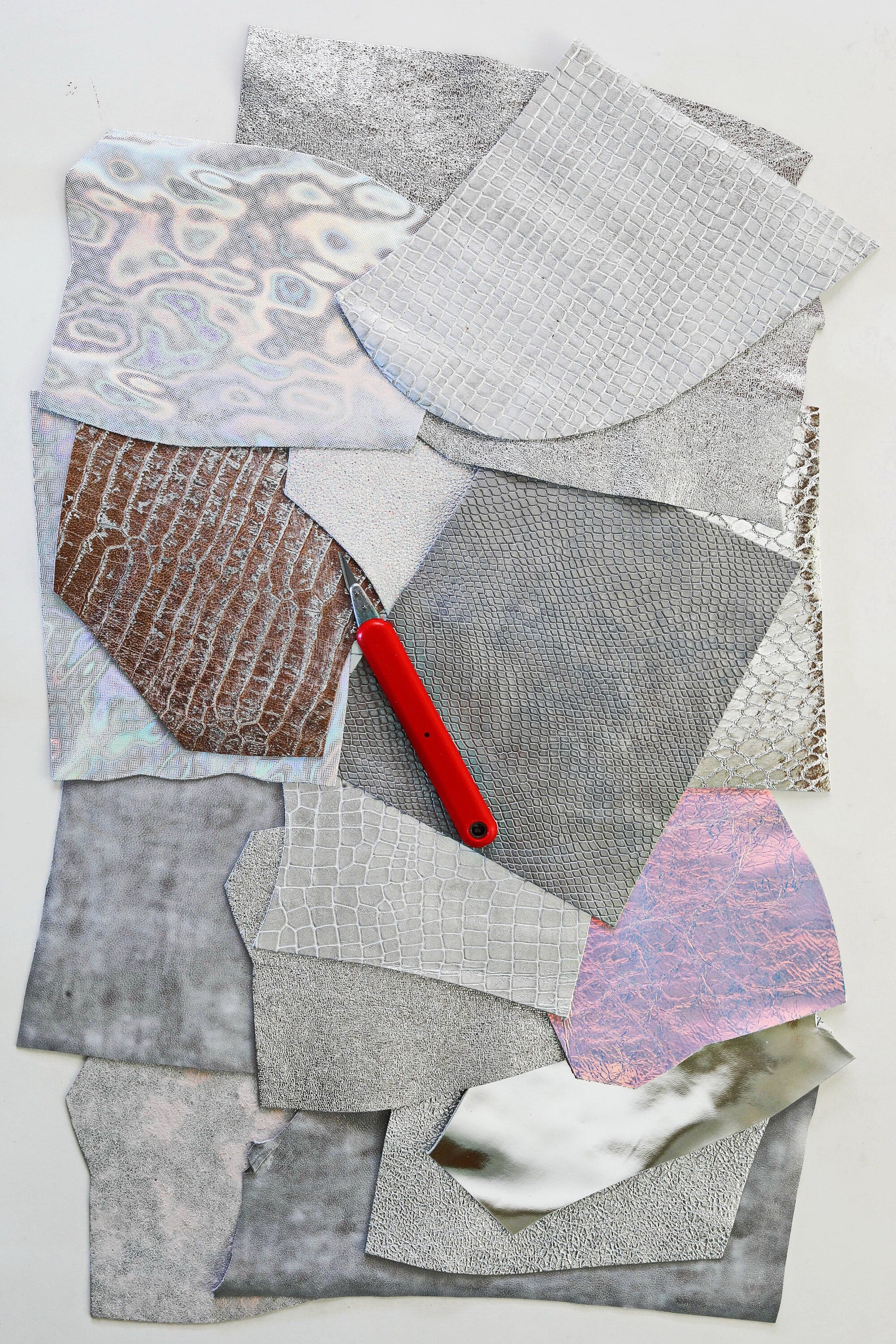 Metallic Silver Leather Remnants, Steel and Platinum Scraps, Shimmer Textured Offcuts for Earrings and Accessories B1350-RC La Garzarara