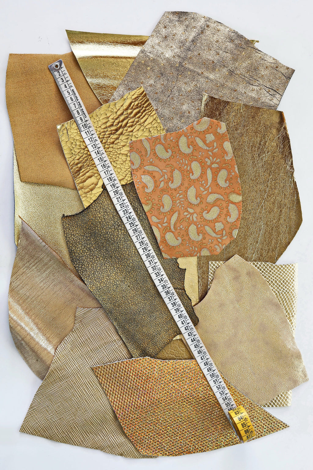 Leather SCRAPS bag, GOLD color, fancy textures, foils and softness various 0,7 lbs - 0,300 kg B1370-RC La Garzarara